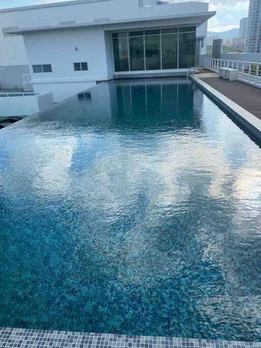 Maritime Suite Duplex Penang- Pemandangan Laut จอร์จทาวน์ ภายนอก รูปภาพ